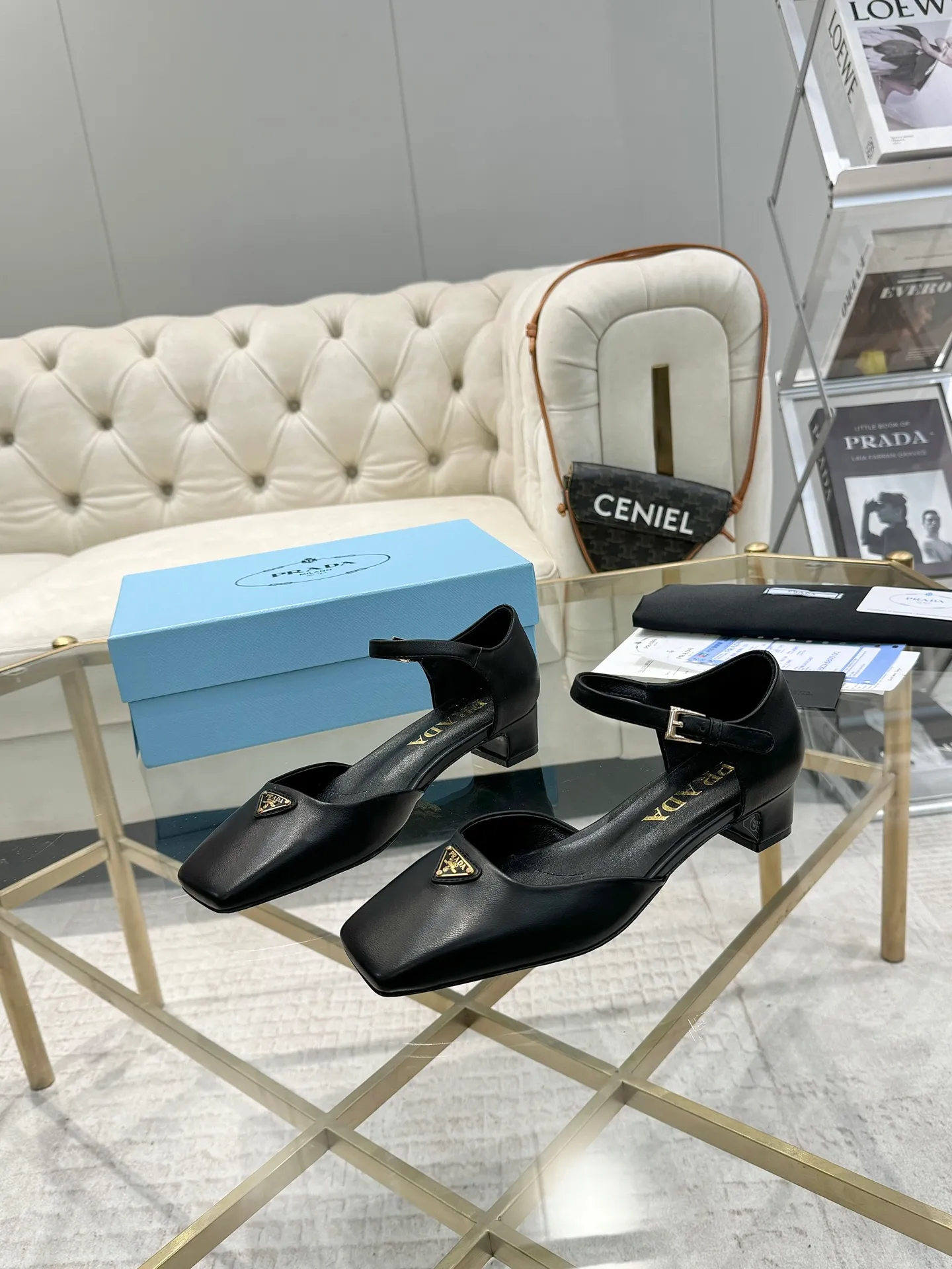 👟👟Ex-factory price 580👟👟 (imitation leather bottom-20) 👈Remove the original board and make a 1:1 replica‼ ️ The highest version of Prada's early spring catwalk hot style 😘The latest spring style Retro Mary Jane series, genuine leather soles, simulated leather soles, a must-have for goddesses, super comfortable on the feet, reducing age 👉The upper is made of imported calfskin, comfortable and small square toe, retro and playful, lining + feet, imported sheepskin lining, breathable and comfortable, private molded buckles (all original logos), size 35M-39M (34 40 41 42 Customized, non-returnable and non-exchangeable)✅